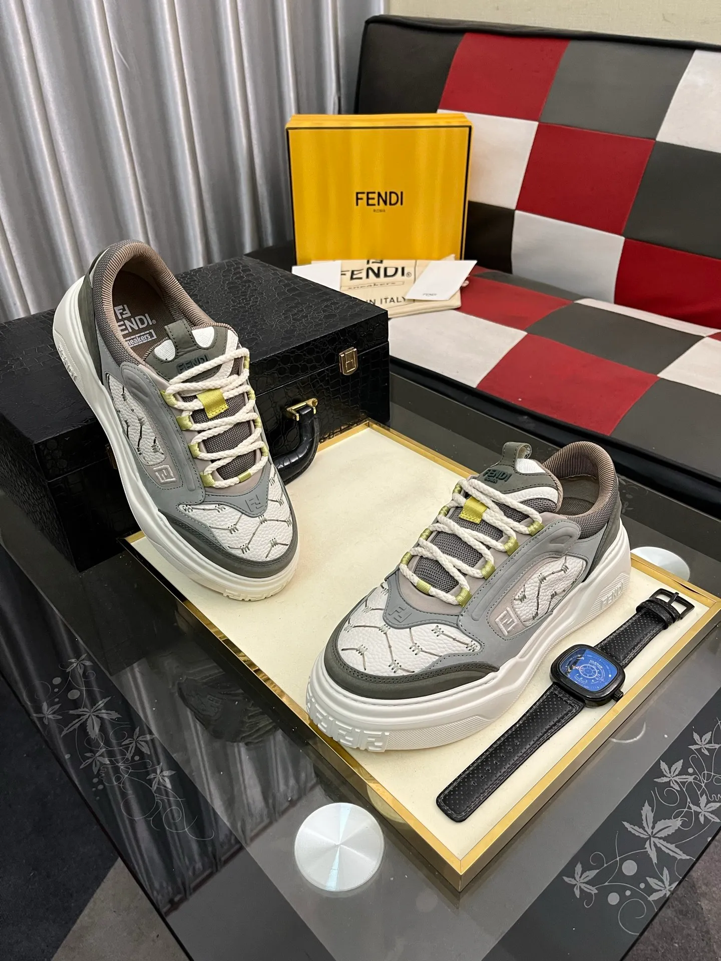 Men's Men's Shoes 💰700⌚️⌚️(Higher version) [Fendi] Fendi's latest casual shoes for men! Available at counters simultaneously! A one-to-one replica of the original. Made entirely of imported top-grain calfskin, the interior is made of top-grain water-dyed cowhide, and the original factory-supplied rubber outsole. Leading new fashion concepts. Matching code: 38-44. 45 can be customized and non-returnable!